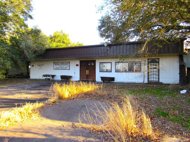 view of front of house