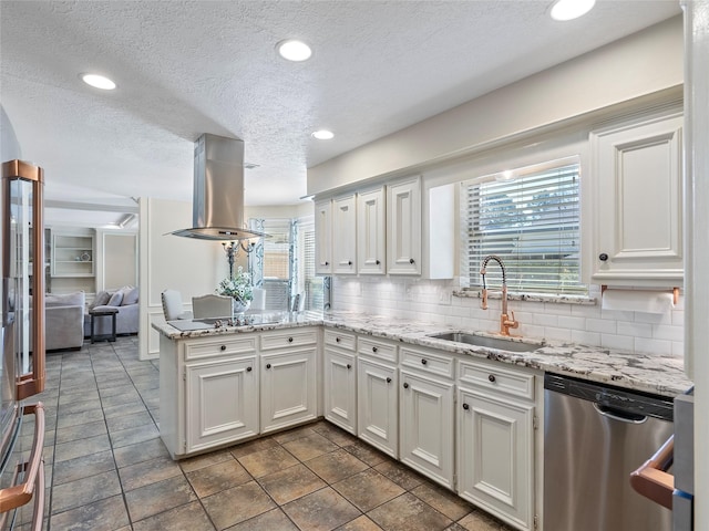 kitchen featuring stainless steel appliances, backsplash, a sink, island range hood, and a peninsula