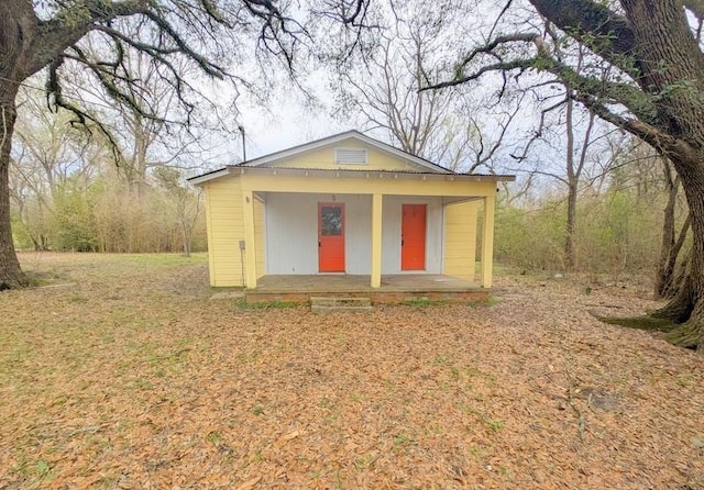 view of front of property with covered porch