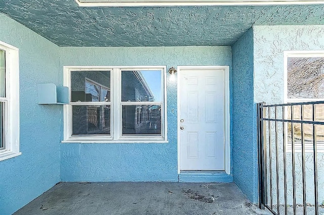 view of exterior entry featuring stucco siding