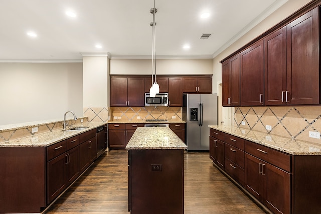 kitchen with dark wood-type flooring, visible vents, stainless steel appliances, and a sink