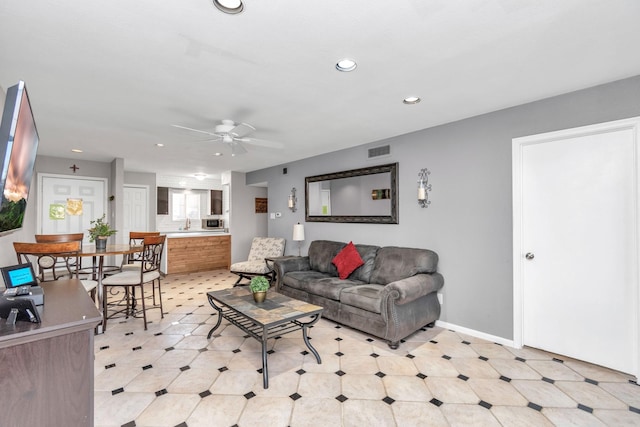 living area with ceiling fan, recessed lighting, visible vents, baseboards, and light floors