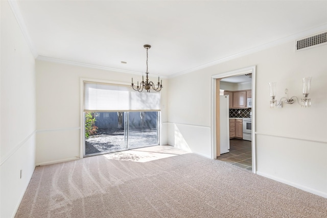 unfurnished room featuring carpet, crown molding, visible vents, an inviting chandelier, and baseboards