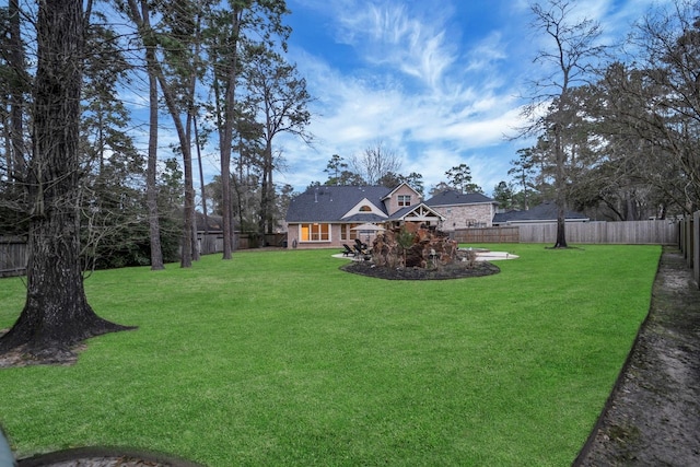 view of yard featuring a fenced backyard