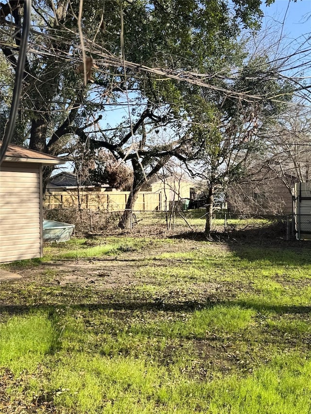 view of yard featuring fence