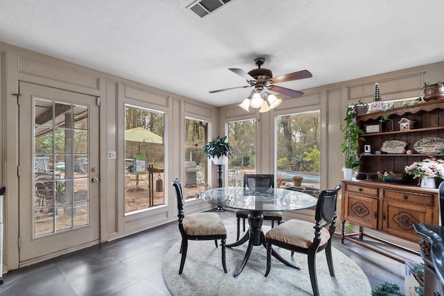 sunroom / solarium featuring visible vents and ceiling fan