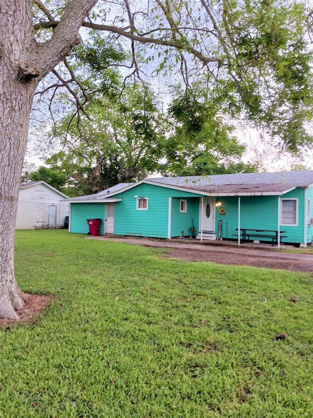 view of front of house with a front yard