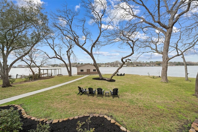 view of yard featuring a water view