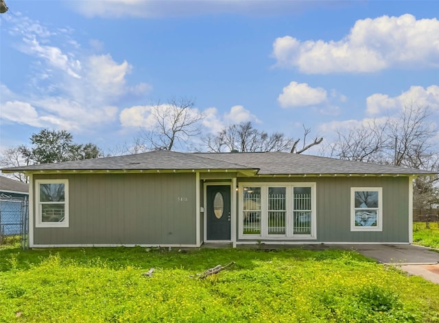 single story home featuring fence and a front yard