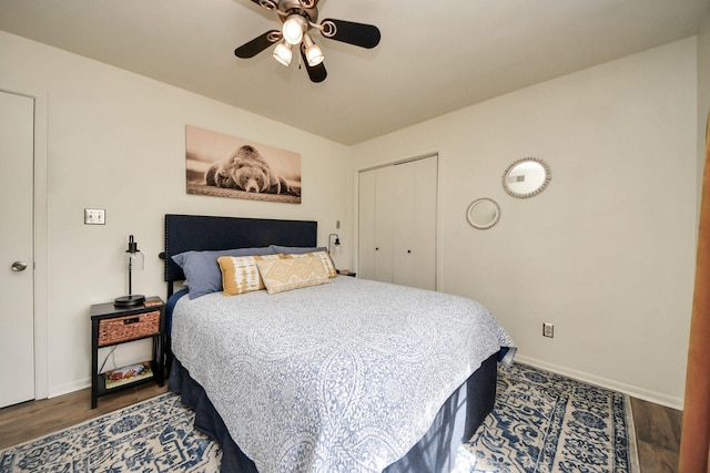 bedroom featuring wood finished floors, baseboards, and ceiling fan