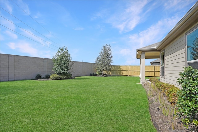 view of yard featuring a fenced backyard