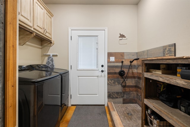 laundry area featuring cabinet space and washer and clothes dryer