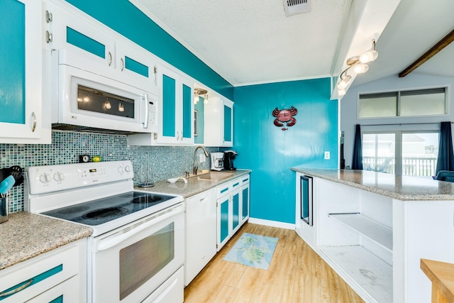 kitchen with tasteful backsplash, visible vents, light wood-style flooring, a sink, and white appliances