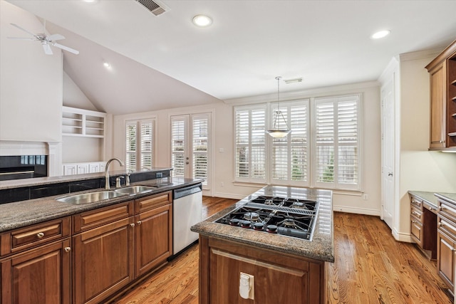 kitchen with black gas cooktop, a sink, visible vents, light wood-style floors, and stainless steel dishwasher