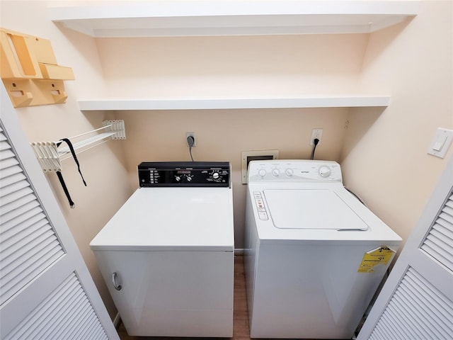 laundry room with laundry area and washing machine and dryer