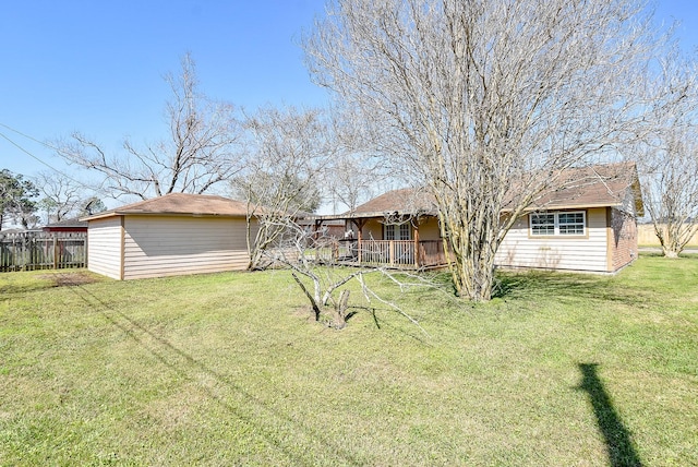 view of yard featuring fence