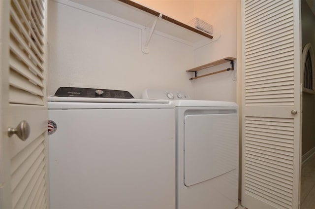 washroom with laundry area and independent washer and dryer