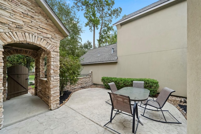 view of patio featuring a gate and outdoor dining area