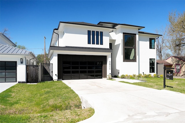 view of front of home featuring stucco siding, driveway, an attached garage, and a front lawn