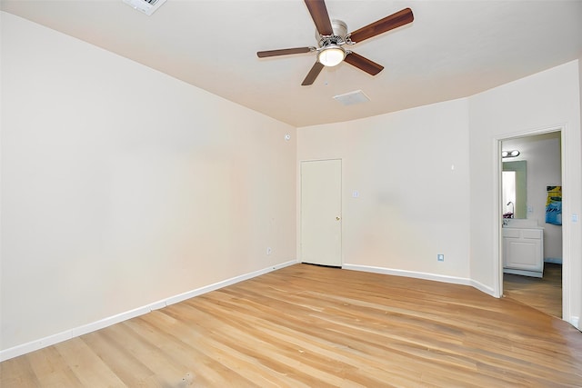 unfurnished room featuring light wood-style floors, visible vents, baseboards, and a ceiling fan