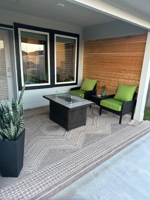 view of patio featuring an outdoor hangout area