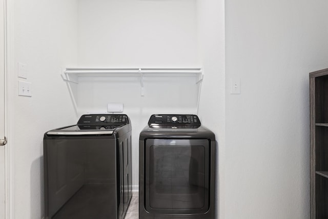 washroom with laundry area and independent washer and dryer