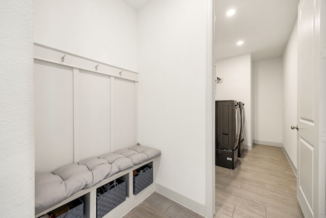 mudroom with light wood-style floors, recessed lighting, baseboards, and independent washer and dryer