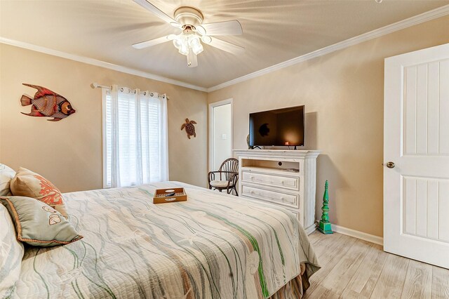 bedroom with light wood-style flooring, ornamental molding, ceiling fan, and baseboards