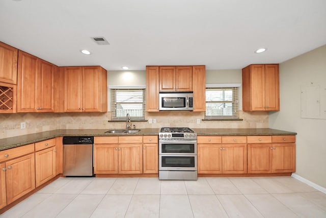 kitchen featuring stainless steel appliances, a sink, visible vents, and a healthy amount of sunlight