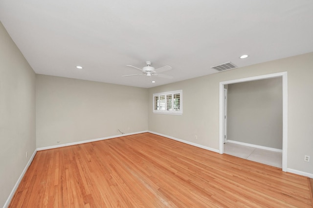 spare room featuring recessed lighting, visible vents, light wood-style floors, a ceiling fan, and baseboards