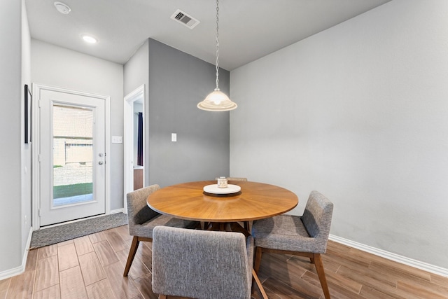 dining room with visible vents, light wood-style flooring, and baseboards