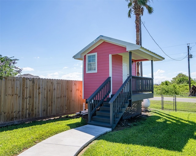 632 County Road 204, Sargent, TX 77414 - view of front of house with a gate, fence, and a front yard