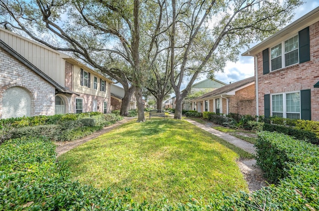 view of yard with a residential view