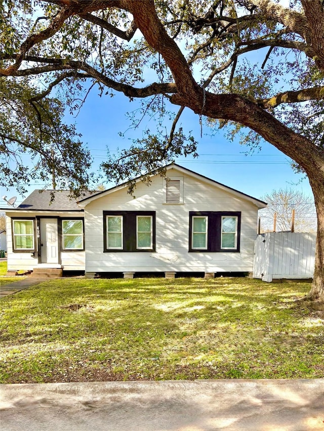 view of front of property with a front lawn