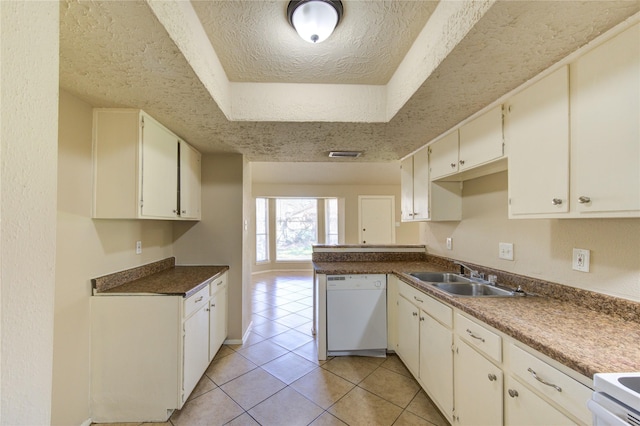 kitchen with white appliances, light tile patterned floors, visible vents, a textured ceiling, and a sink