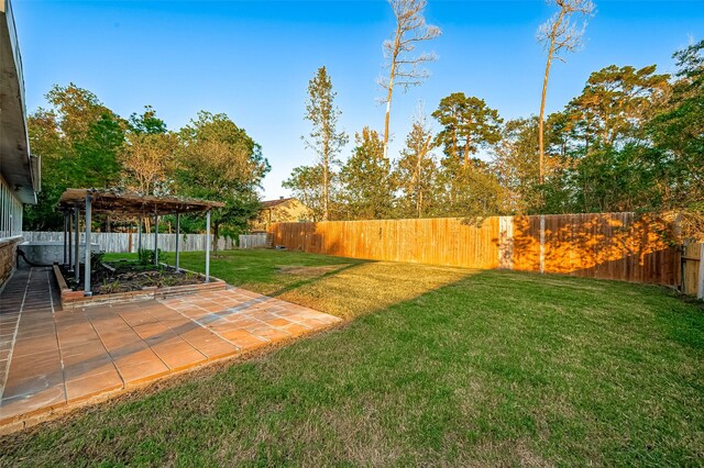 view of yard with a patio area, a fenced backyard, and a pergola