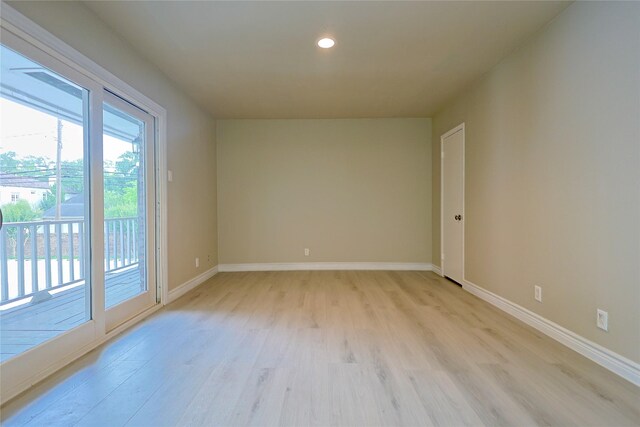 unfurnished room featuring light wood-style floors, recessed lighting, and baseboards