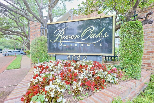 view of community / neighborhood sign