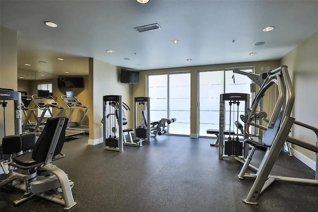 exercise room featuring recessed lighting, visible vents, and baseboards