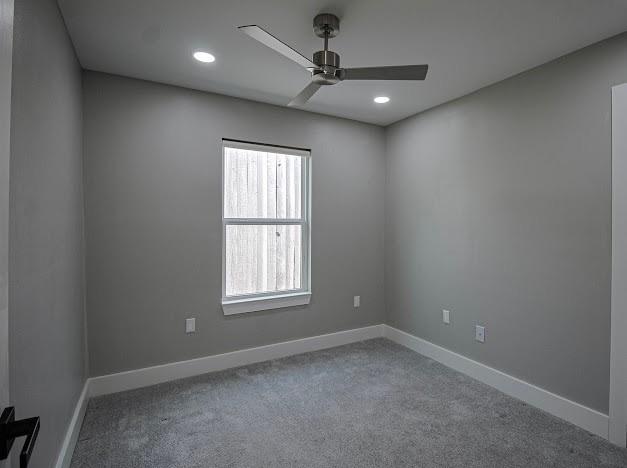 empty room featuring ceiling fan, carpet floors, recessed lighting, and baseboards