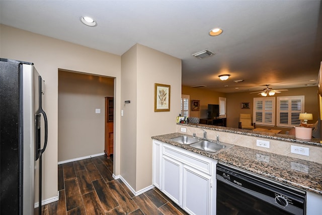 kitchen with dishwasher, freestanding refrigerator, wood finish floors, a sink, and recessed lighting