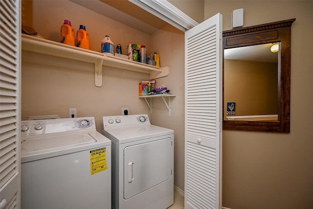 washroom with laundry area and independent washer and dryer