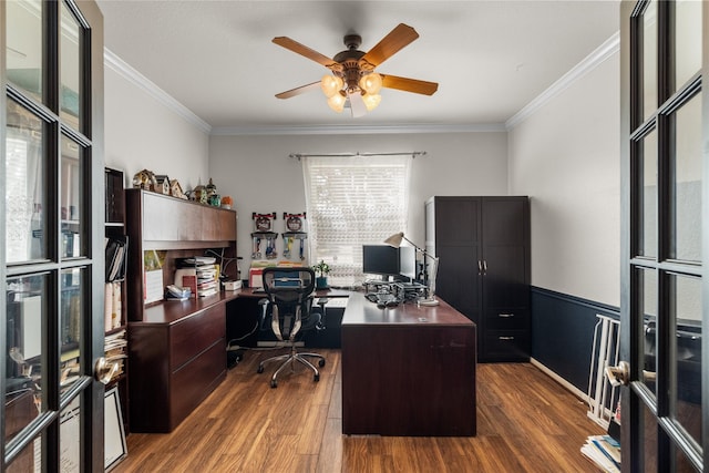 office area with ornamental molding, dark wood-style flooring, and a ceiling fan