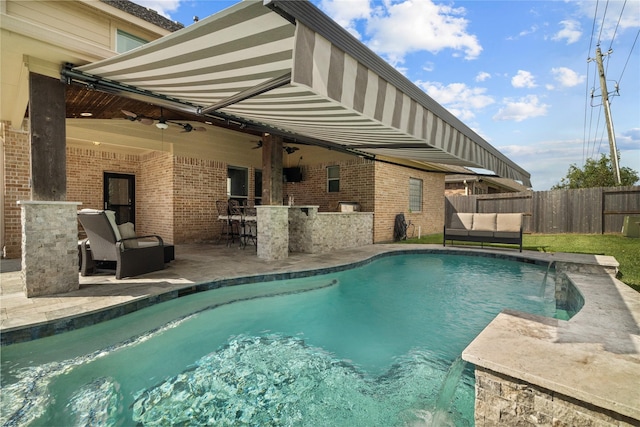 view of pool featuring ceiling fan, fence, outdoor dry bar, a fenced in pool, and a patio area