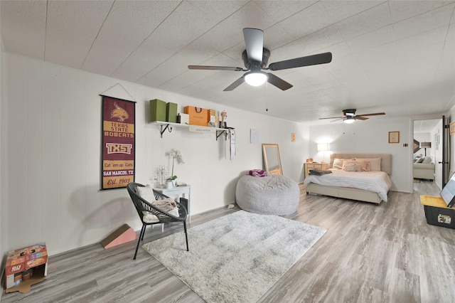 bedroom featuring light wood-type flooring and a ceiling fan