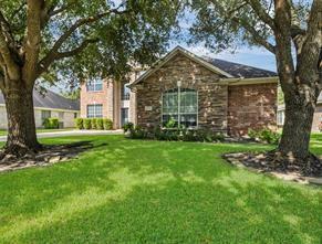 traditional home with a front lawn