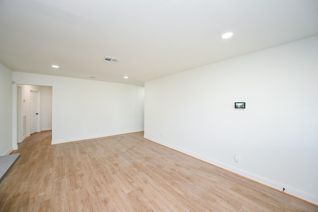 empty room with light wood-type flooring, visible vents, baseboards, and recessed lighting