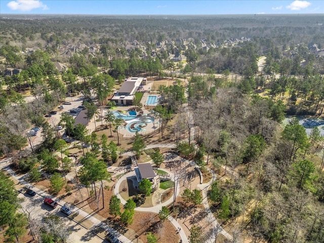 birds eye view of property featuring a forest view