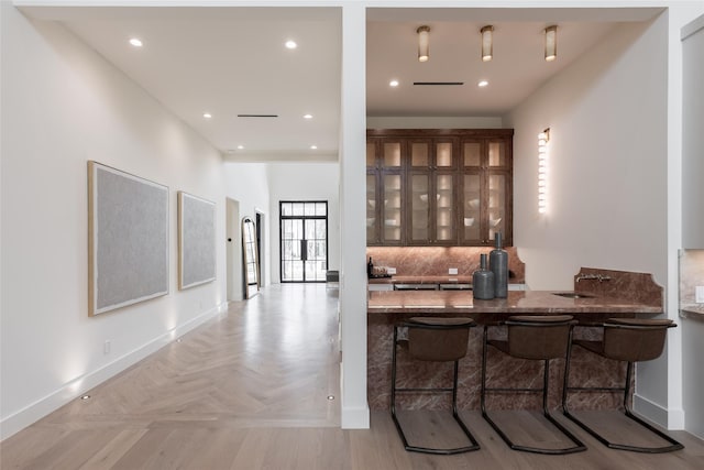 bar featuring baseboards, recessed lighting, and decorative backsplash