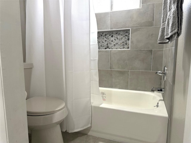 full bath featuring tile patterned flooring, toilet, and shower / tub combo with curtain